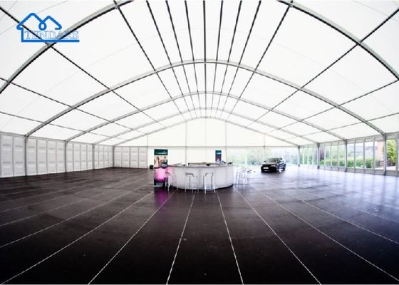 Ενισχυμένο πλαίσιο από κράμα 5x8m Άρκουμ Τέντα Αντιφλεγμονώδης Δωμάτιο Ανθεκτικός στον άνεμο για γαμήλια δεξίωση